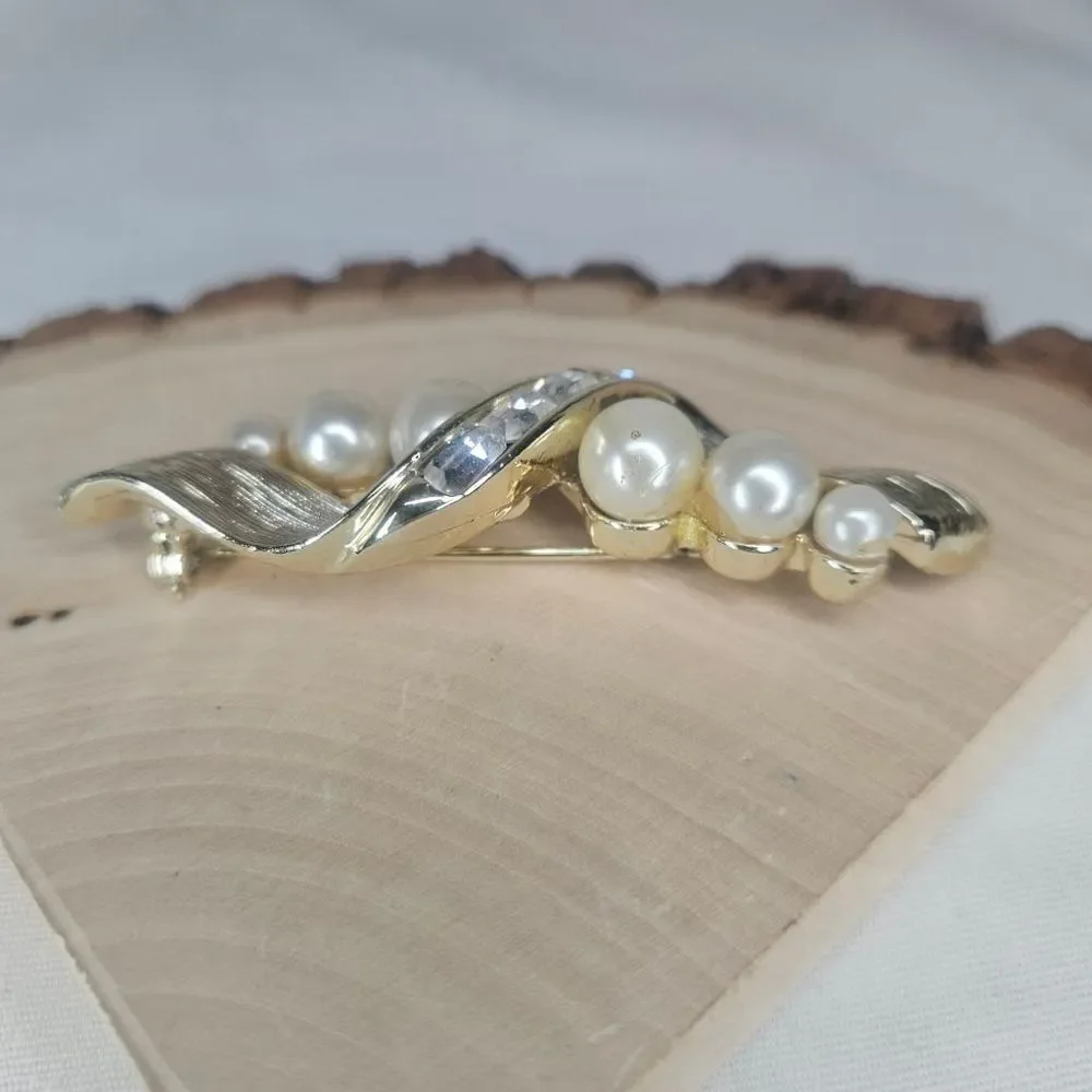 Lisner Vintage Faux Pearl and Rhinestone Gold Wave Brooch 1970s GUC 3